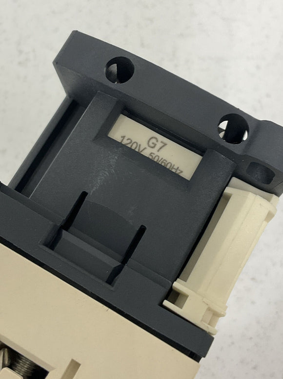 Schneider Electric CAD-32G7 Contactor 120V Coil 10 Amp with LAD4RCU Suppressor