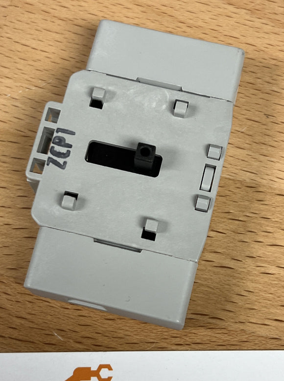 Allen Bradley 194E-A32-NP Ser. B 4th Pole NP for 32A Base
