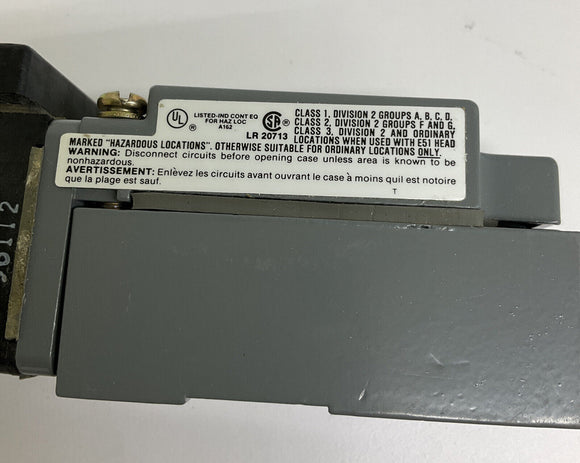 Eaton E51CLP5 Polarized Retroreflective Sensor w/ Switch Body 120VAC