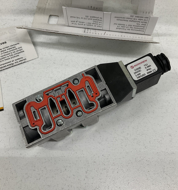 Norgren SXE9573-A85-00-13JB Pneumatic 24V Solenoid Valve +Connector