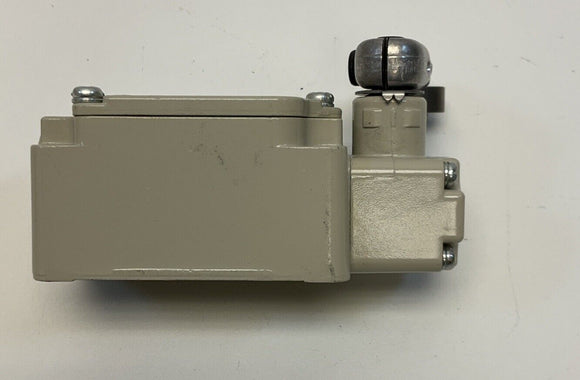 Honeywell Yamatake 1LS-J550G Roller Limit Switch 10A 125/250/480 VAC