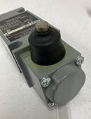 Allen Bradley 802T-CP1 Ser. H Plug-In Limit Switch Cracked Boot-5