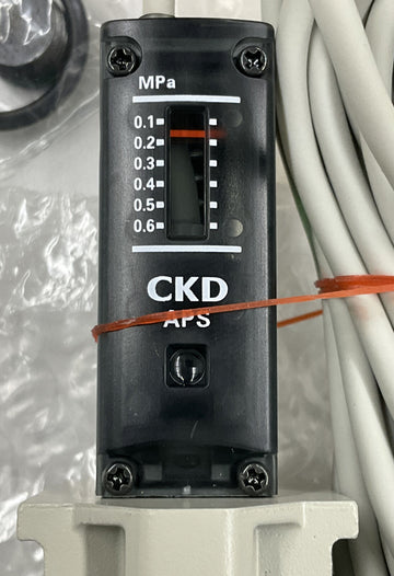 CKD P4100-8-W-3  Compact Pressure Switch RC 1/4" - 0