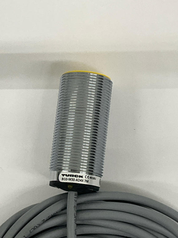 Turck Bi10-M30-AD4X Sensor 4417007 SN: 10mm  10-65 VDC