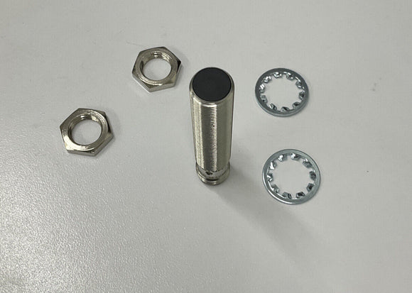 Balluff BESM1-P5C40B-504G Inductor Sensor Sense 4mm  BE50068