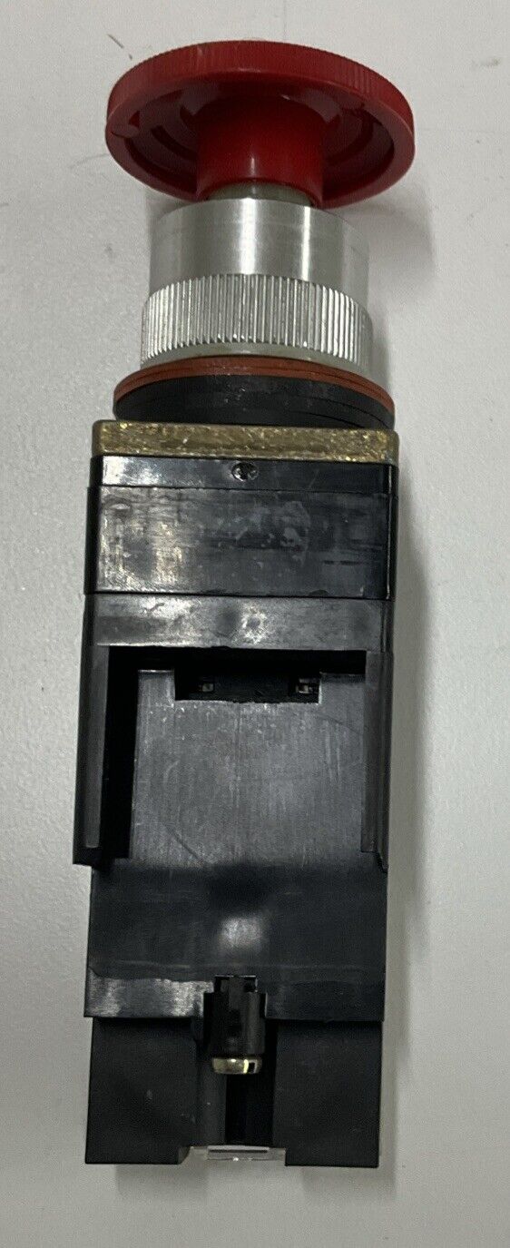 Allen Bradley 800MR-FXT Red Twist and Release Switch