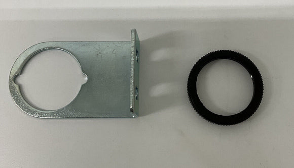 Arrow Pneumatic  BR1611 Regulator Mounting Bracket w/ Panel Nut