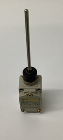 Omron WLNJ-30 2-Circuit Limit Switch  1-NO I-NC Snap Action Whisker Style-5
