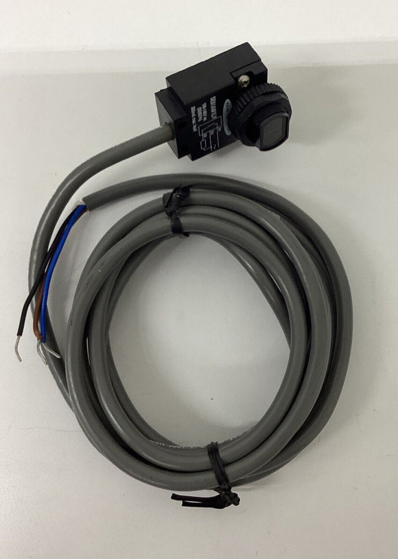 Banner SE61AWILV Retro Reflective Sensor 120VAC 5-Meter Range