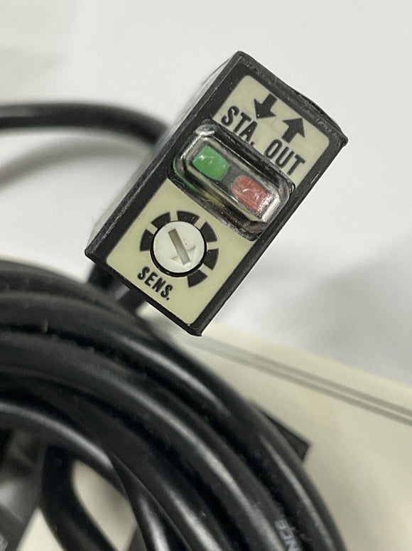 Keyence PZ-42L Photoelectric Sensor w/ Built-in Amplifier and Bracket