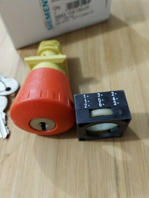 Siemens 3SB3-110-1BA20 Twist Release Emergency Stop w/ Keys