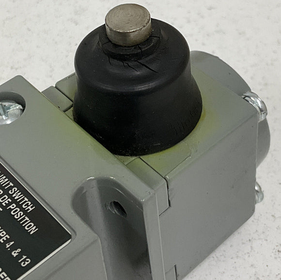 Allen Bradley 802T-CP1 Ser. H Plug-In Limit Switch Cracked Boot