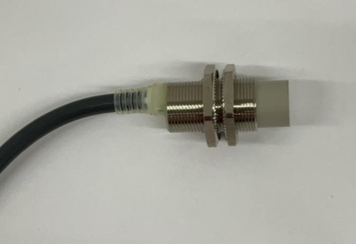 Omron E2E-X10ME1  12-24VDC NPN-NO Proximity Sensor 12"  3-Pin Connector