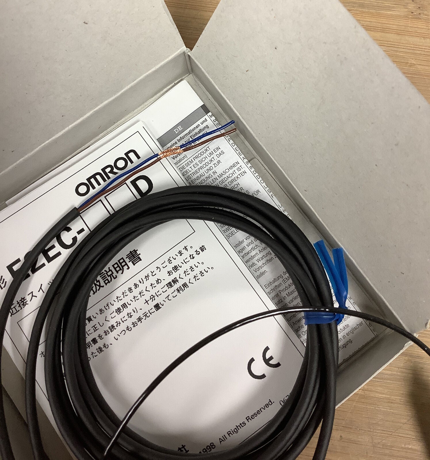 OMRON E2EC-CR8D1 New Proximity Sensor / Switch 2M  (GR106)