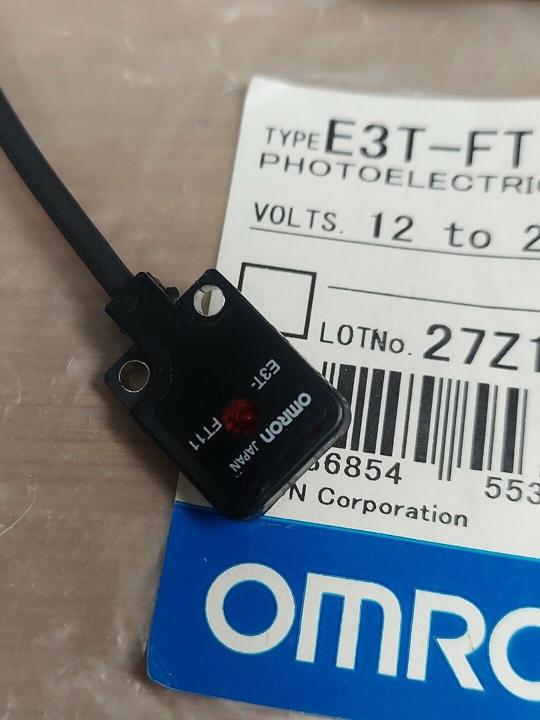 OMRON E3T-FT11-M3J 0.3M 12-24VDC New Photoelectric Switch (YE130)