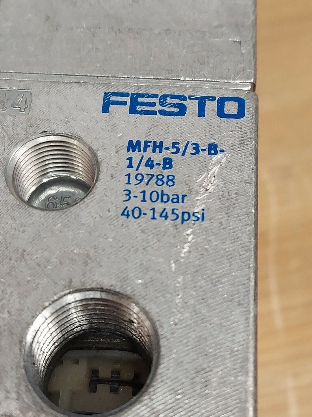 Festo MFH-5/3-B-1/4-B SOLENOID VALVE 40-145 PSI (BL118)