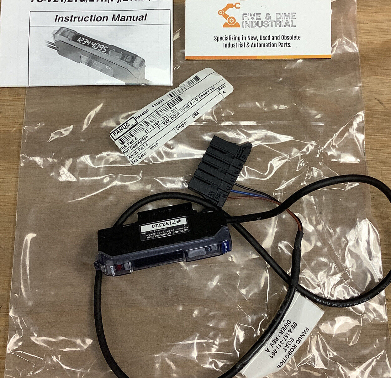 Keyence FS-V21RP New Fiber Amplifier Unit w/ Fanuc Connector (GR199)