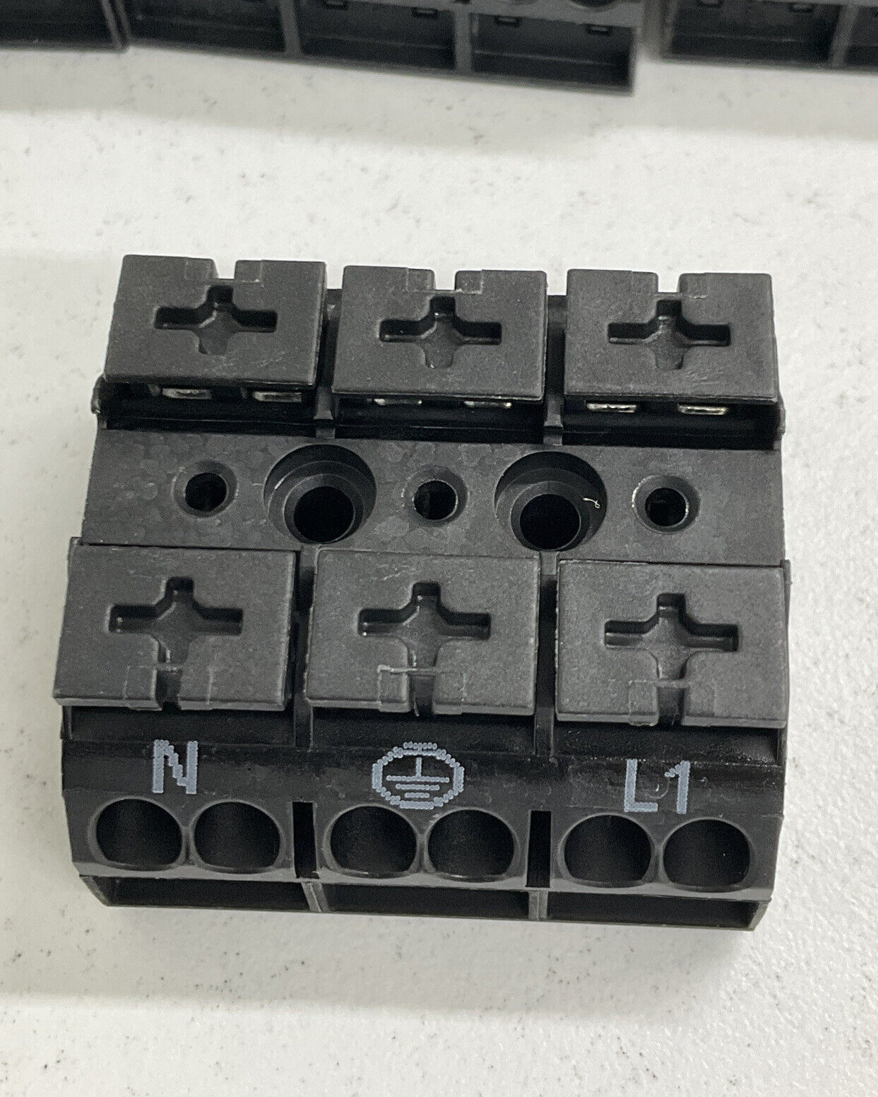 Wago 862-2503  4 Pole Chassis Mount Terminal Block Awg 20-12 250 Pieces (BK124) - 0