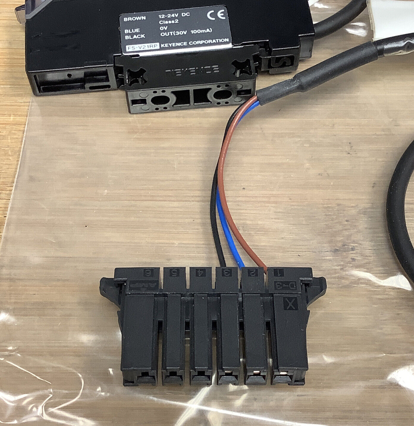 Keyence FS-V21RP New Fiber Amplifier Unit w/ Fanuc Connector (GR199)