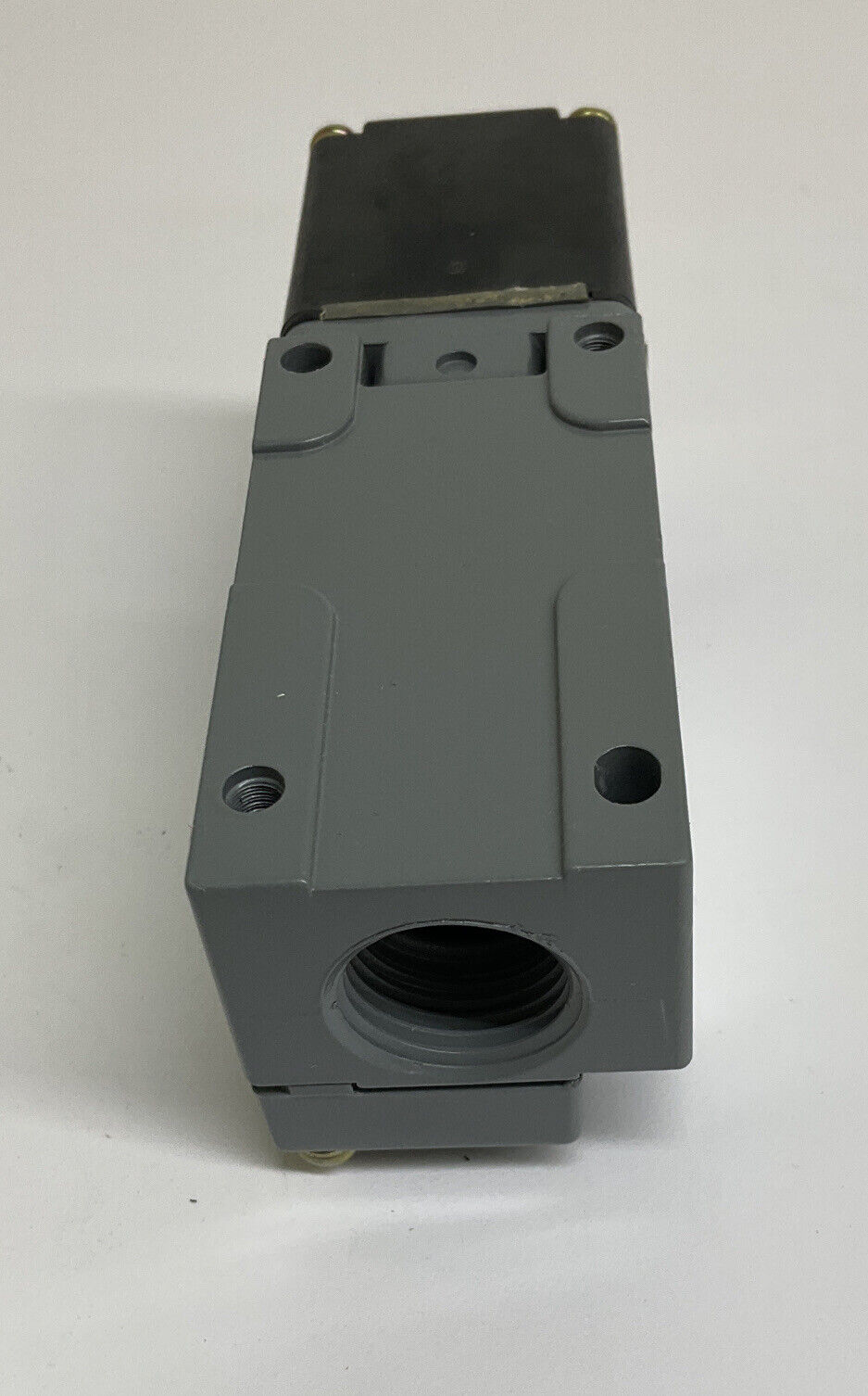 Eaton E51CLP5 Polarized Retroreflective Sensor w/ Switch Body 120VAC (CL252)