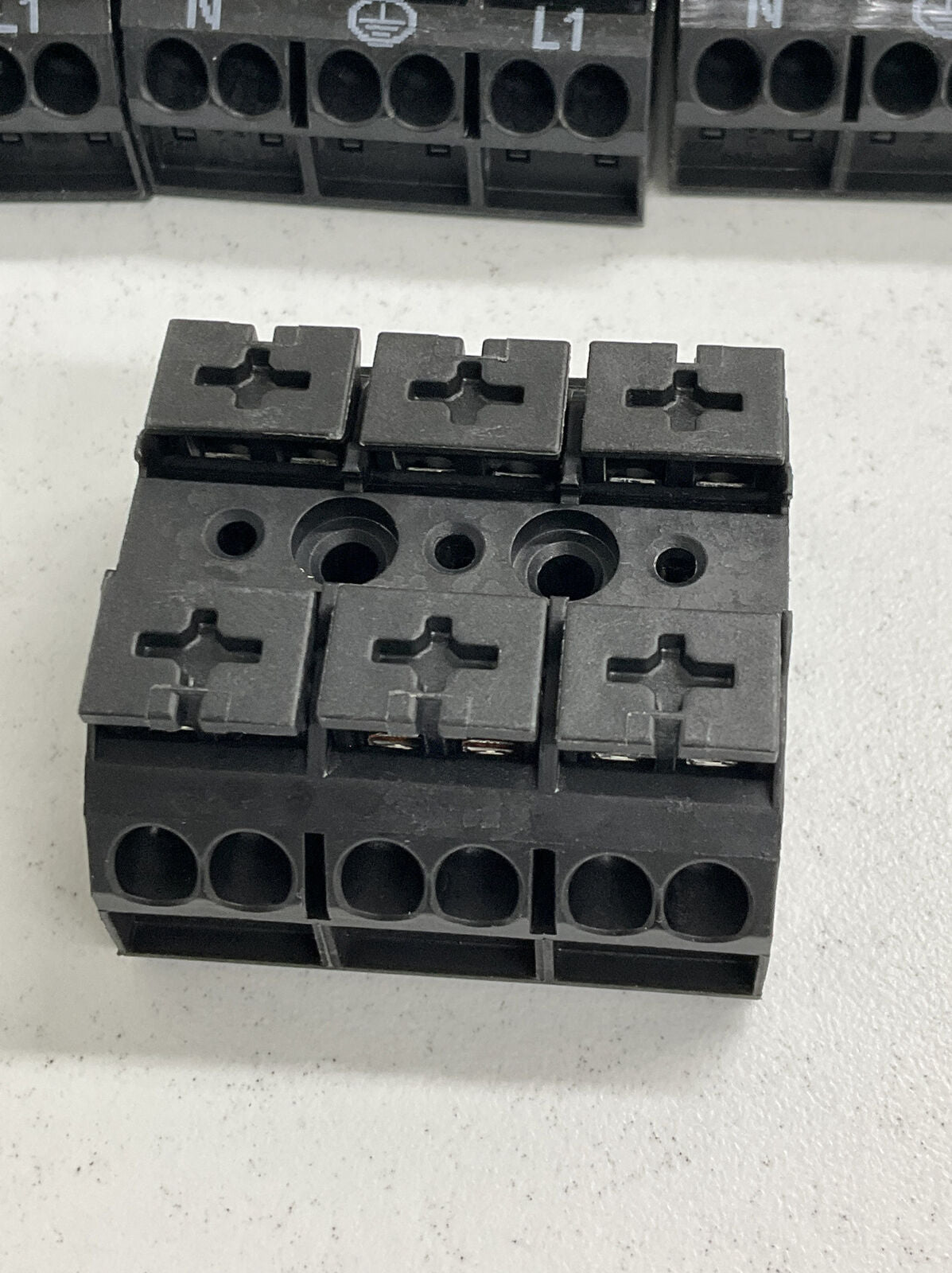 Wago 862-2503  4 Pole Chassis Mount Terminal Block Awg 20-12 250 Pieces (BK124)