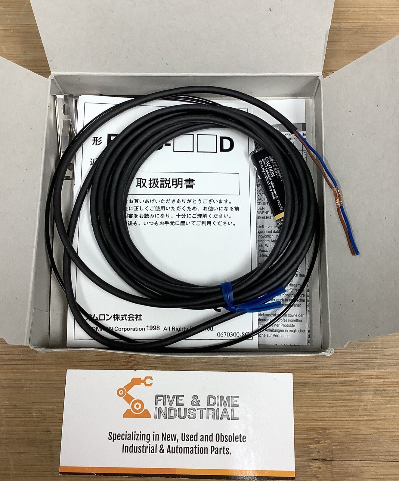 OMRON E2EC-CR8D1 New Proximity Sensor / Switch 2M  (GR106)