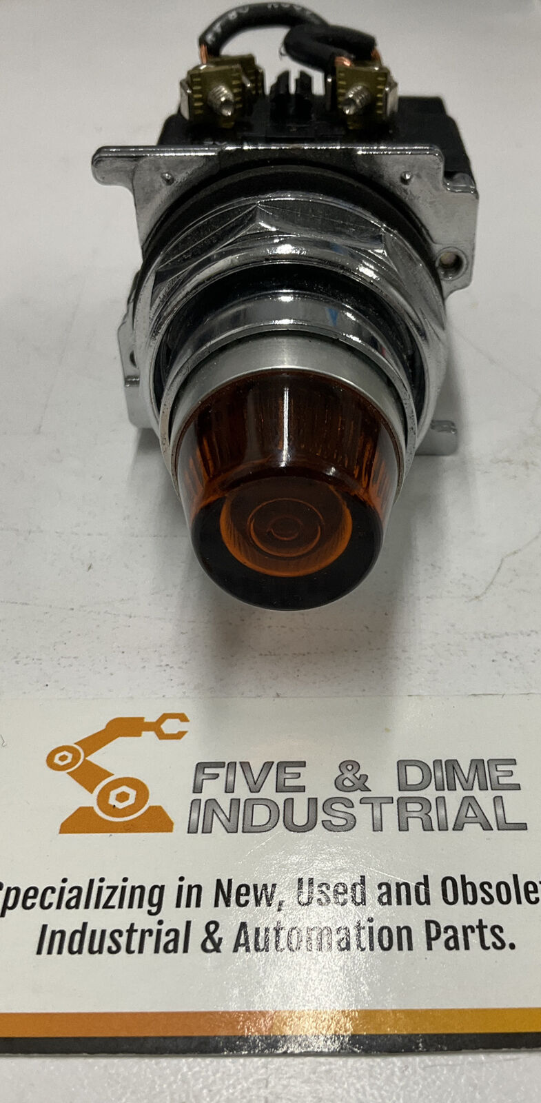Cutler Hammer New 10250T37NA Amber Lens SER. A2 120V 50-60Hz (RE106)
