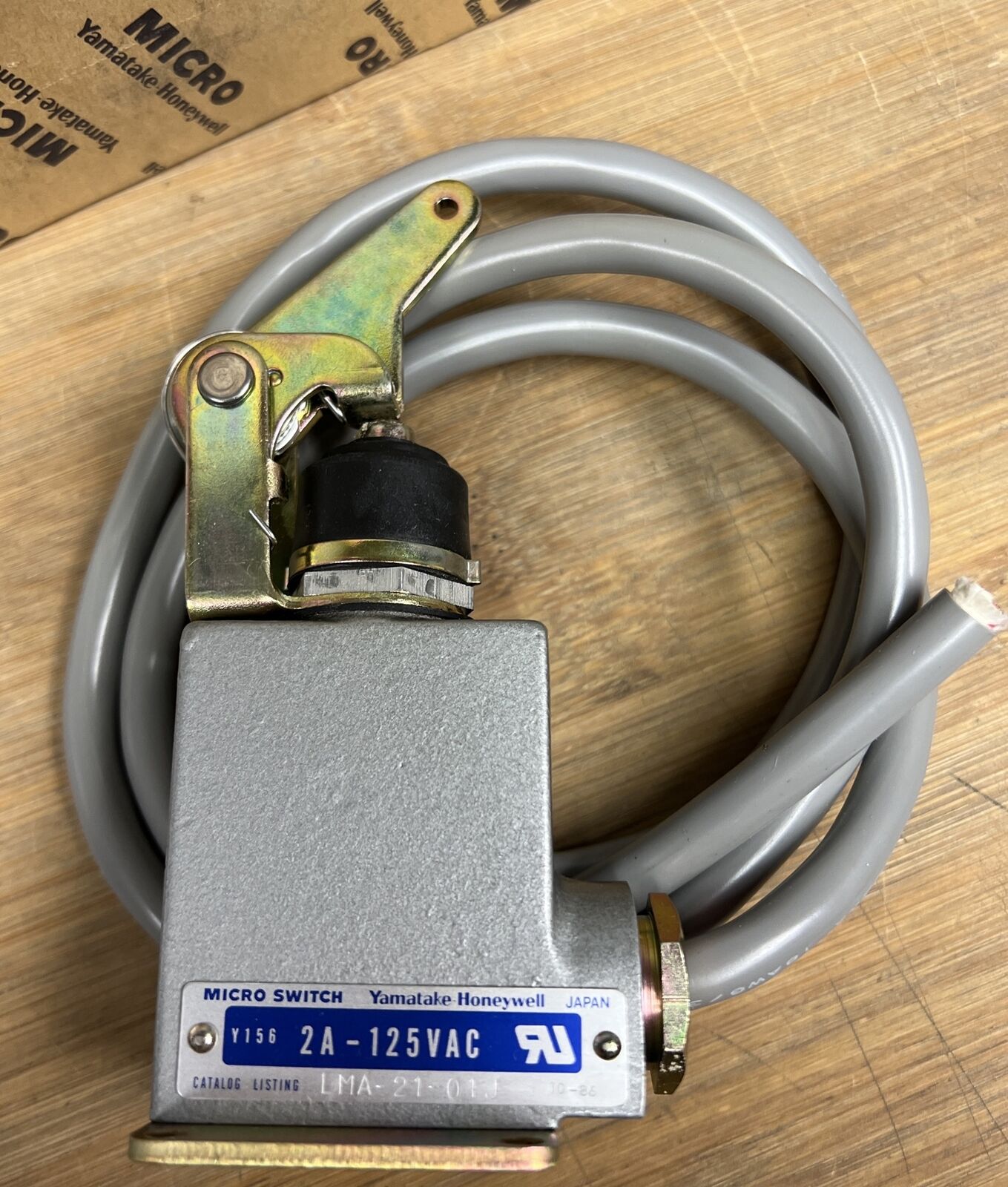 Yamatake Honeywell Microswitch LMA-21-01J Limit Switch Plunger 2A 125VAC (GR187) - 0