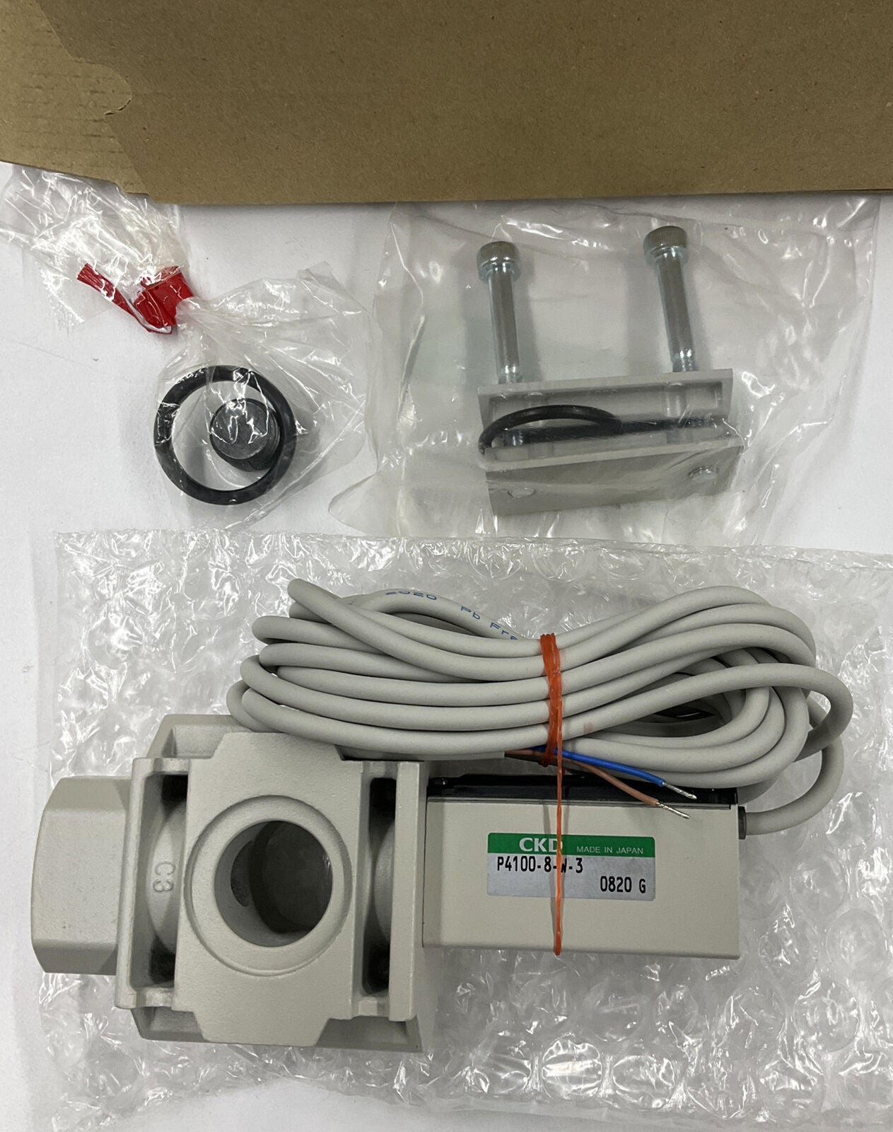 CKD  P4100-8-W-3 New Compact Pressure Switch RC 1/4" (RE235)