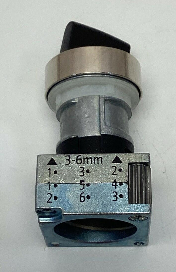 Siemens 3SB35002HA11 Maintained Selector Switch, Black