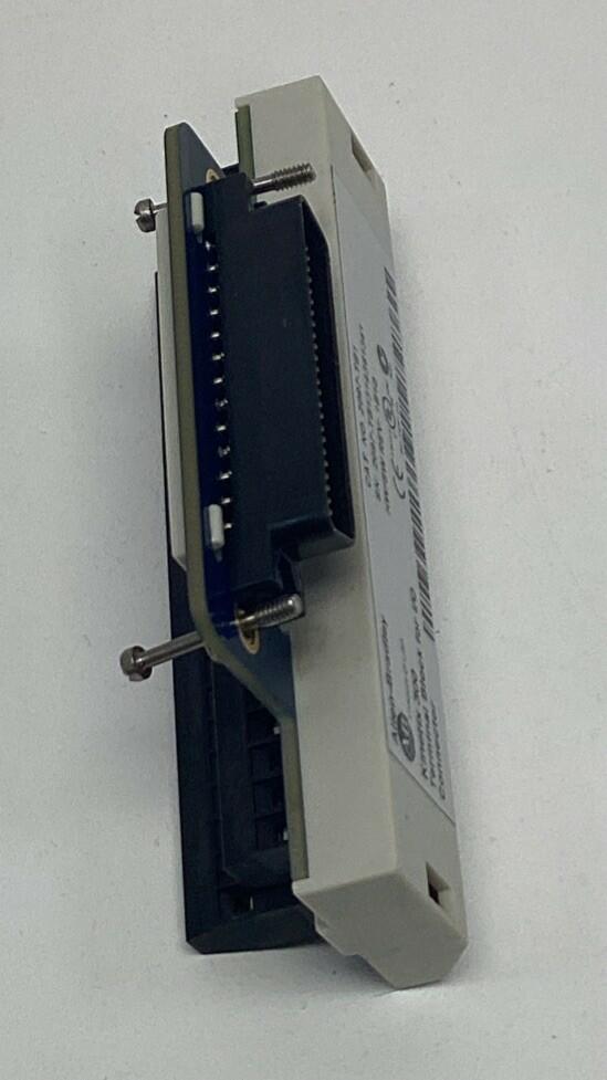Allen Bradley 2097-TB1 Rev. 1B10 Kinetix 300 I/O Terminal Block