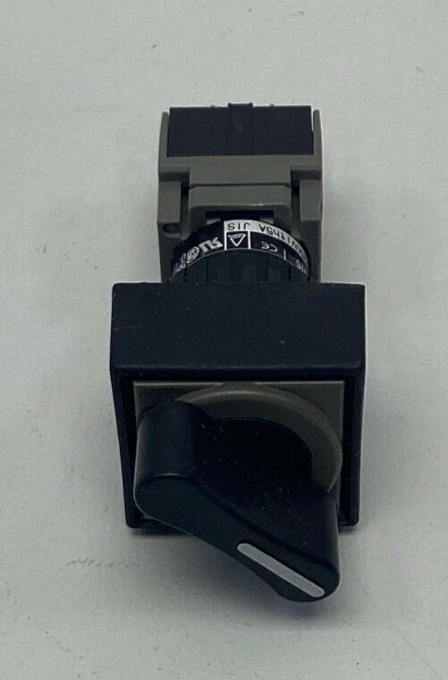 Fuji Electric AH165-2YP2B11 Rotary Selector Switch 5A @ 250VAC 0.2-Amps @ 125VDC