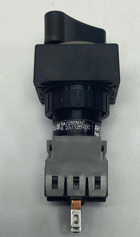 Fuji Electric AH165-2YP2B11 Rotary Selector Switch 5A @ 250VAC 0.2-Amps @ 125VDC