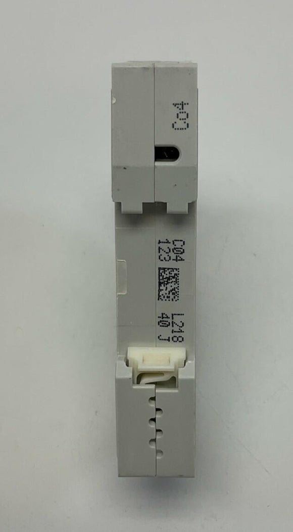 Siemens 5SJ4104-7HG40 1-Pole, 4-Amp Circuit Breaker DIN Mount 240VAC